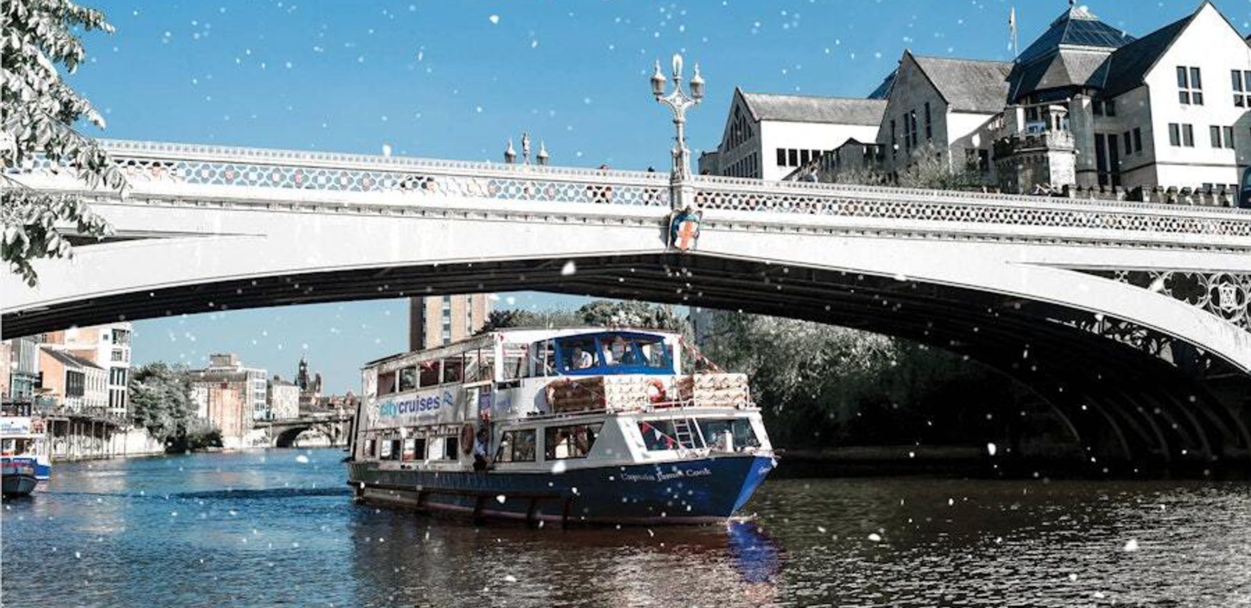 City Cruises Christmas advert BOAT BALL 4