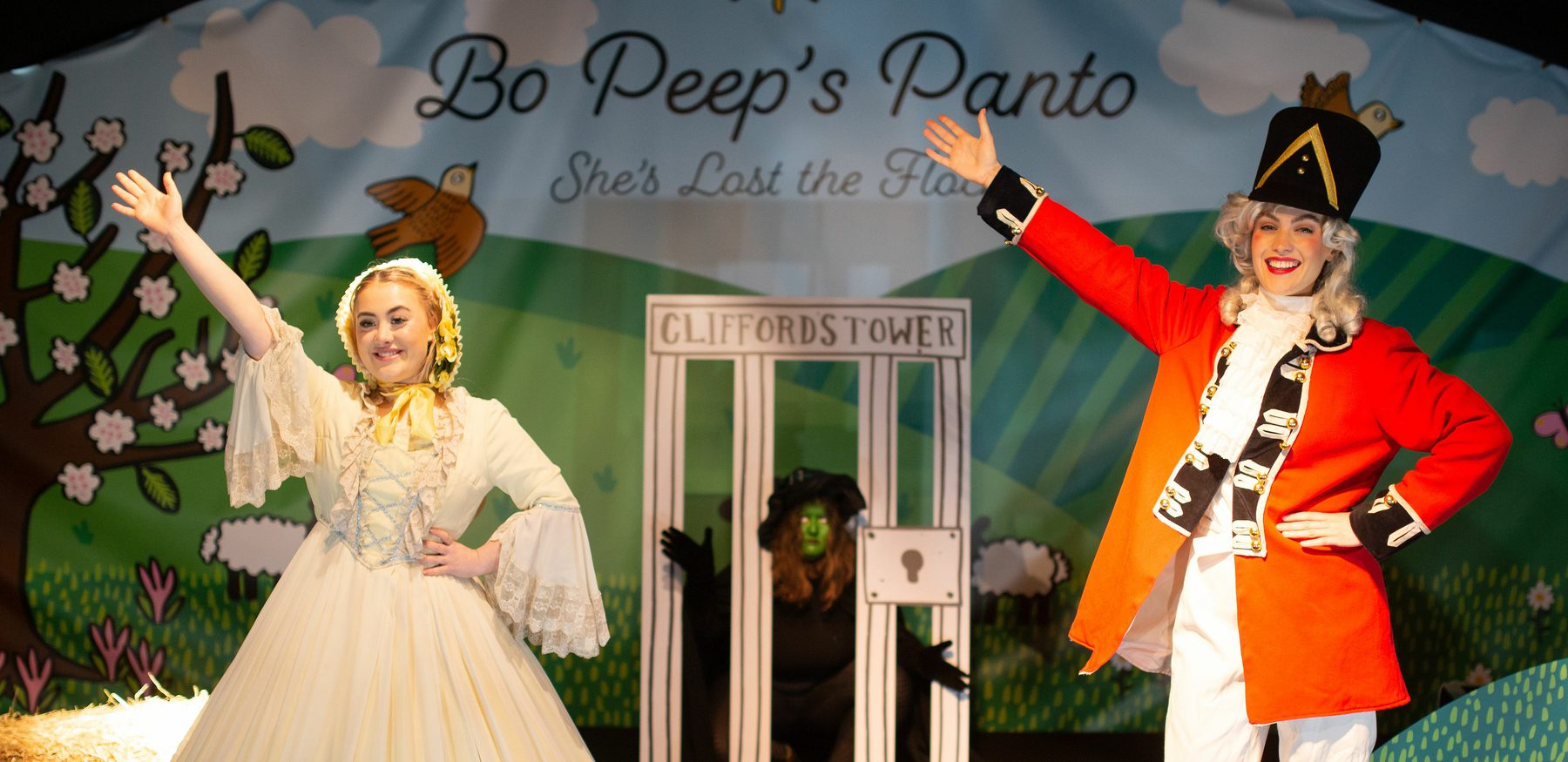 Piglets Panto by Sally Pellen EX0 A6948