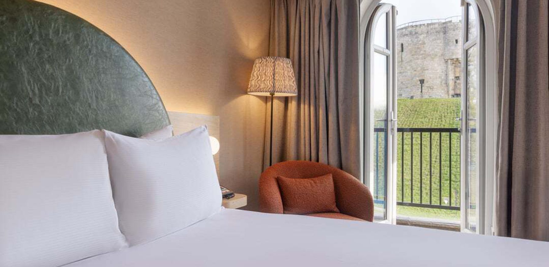 Room 250 107 Double Guestroom with Balcony and Tower View 4