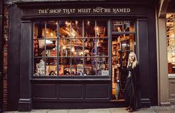 Shop that must not be named 012 1823526606